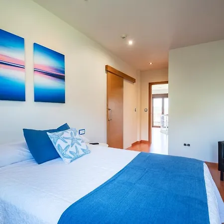 4 Bedrooms House With Shared Pool Jacuzzi And Enclosed Garden At Sanjenjo *