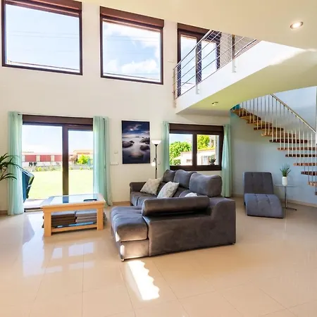 4 Bedrooms House With Shared Pool Jacuzzi And Enclosed Garden At Sanjenjo Prázdninový dům